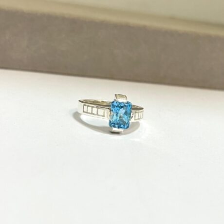 Elegant Blue topaz Men's Ring in 925 pure silver